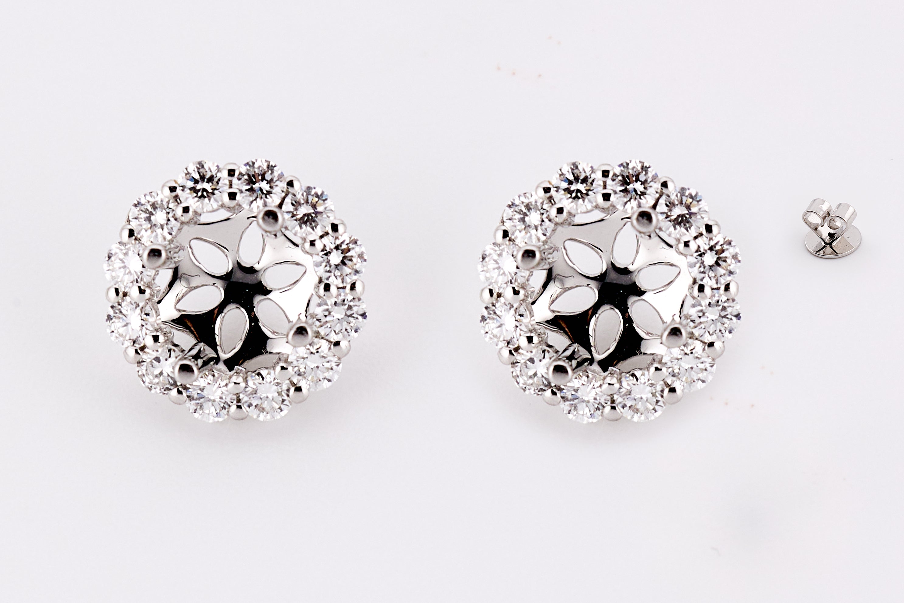 DIAMOND EARRING 18KW