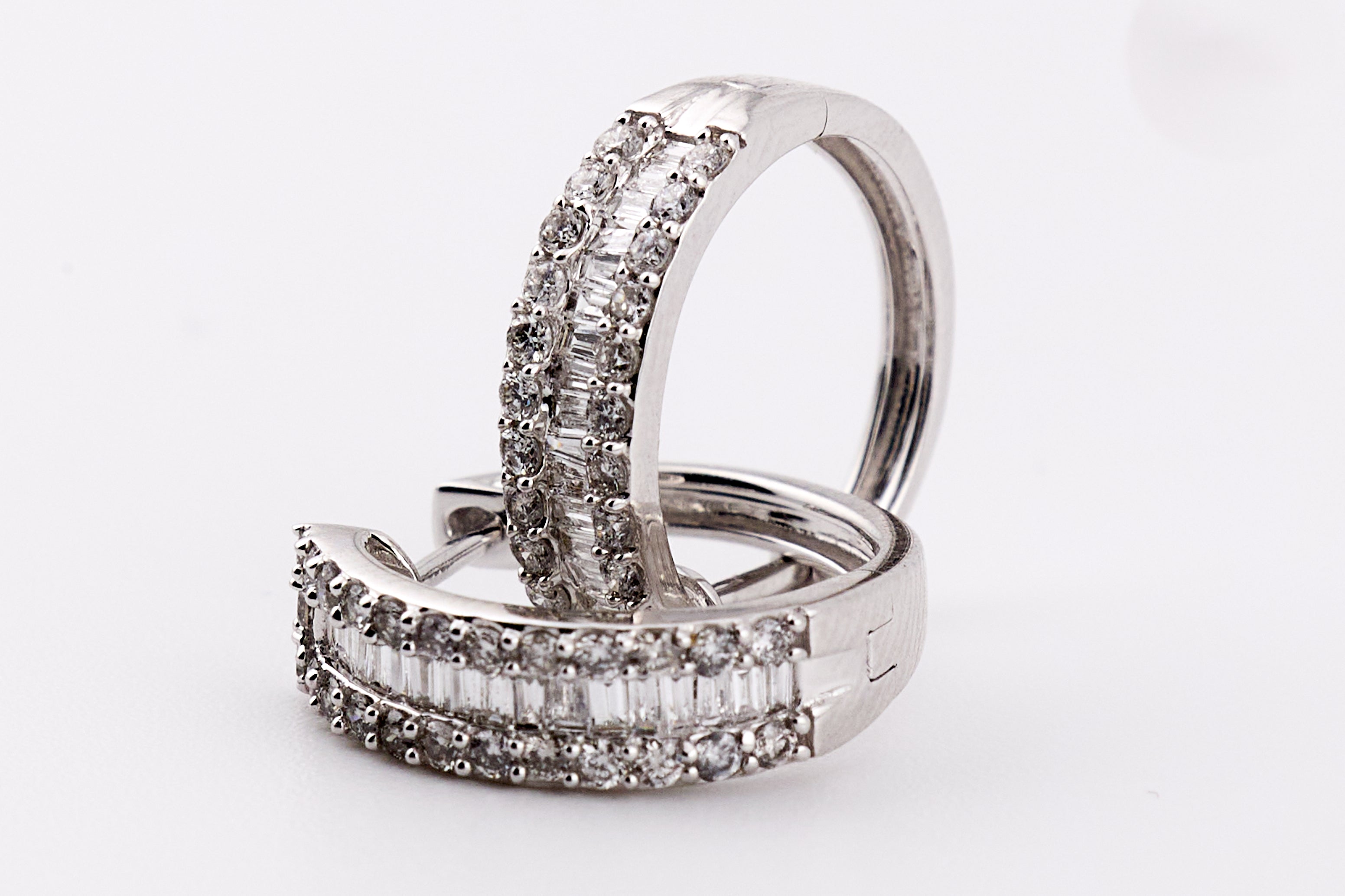DIAMOND EARRING 18KW