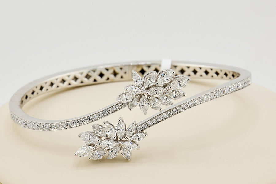 DIAMOND BANGLE 18KW